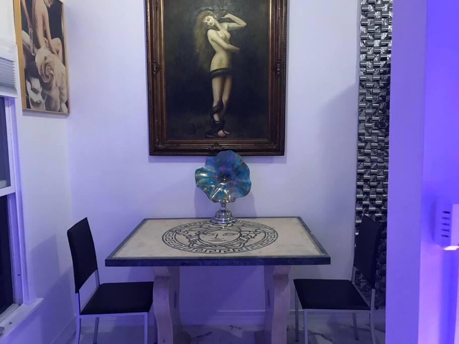 Hollywood Art Apartment Los Angeles